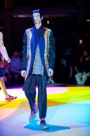 コム デ ギャルソン オム プリュス、「ファッションは中身が大事！」【2018春夏メンズ】