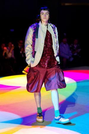 コム デ ギャルソン オム プリュス、「ファッションは中身が大事！」【2018春夏メンズ】