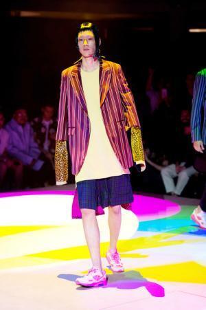 コム デ ギャルソン オム プリュス、「ファッションは中身が大事！」【2018春夏メンズ】