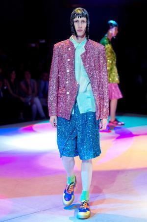 コム デ ギャルソン オム プリュス、「ファッションは中身が大事！」【2018春夏メンズ】