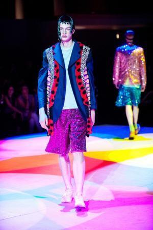 コム デ ギャルソン オム プリュス、「ファッションは中身が大事！」【2018春夏メンズ】