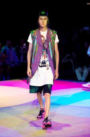 コム デ ギャルソン オム プリュス、「ファッションは中身が大事！」【2018春夏メンズ】