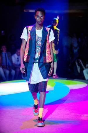 コム デ ギャルソン オム プリュス、「ファッションは中身が大事！」【2018春夏メンズ】