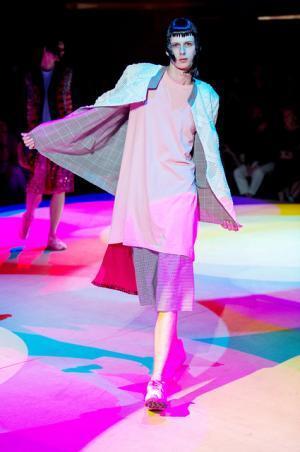 コム デ ギャルソン オム プリュス、「ファッションは中身が大事！」【2018春夏メンズ】