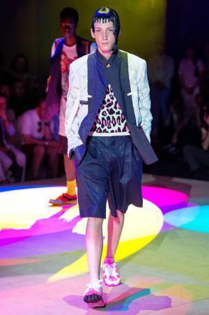 コム デ ギャルソン オム プリュス、「ファッションは中身が大事！」【2018春夏メンズ】