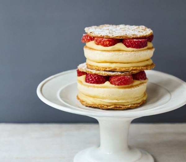 白いちごの“奇跡のパンケーキ”登場! スフレパンケーキ専門店「FLIPPER'S」のホリデーシーズン限定メニュー