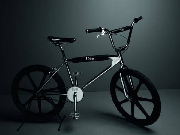ディオール オム × 仏自転車メーカーBOGARDE、エクスクルーシブなBMXバイクを発表