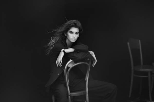 オメガの新作ウォッチ、日米で先行販売! カイア・ガーバーが新アンバサダーに