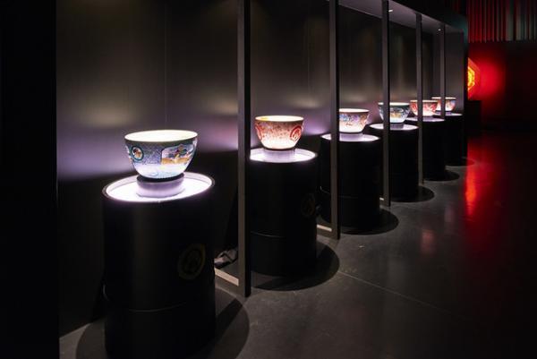 日本橋アートアクアリウム、今年は“龍宮城”！8,000匹の観賞魚と映像が織り成す幻想世界へ