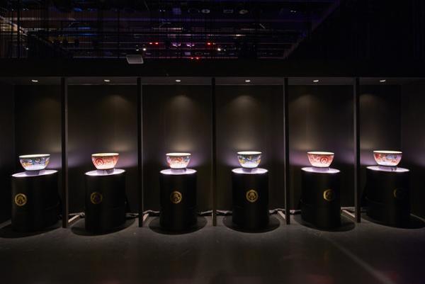 日本橋アートアクアリウム、今年は“龍宮城”！8,000匹の観賞魚と映像が織り成す幻想世界へ