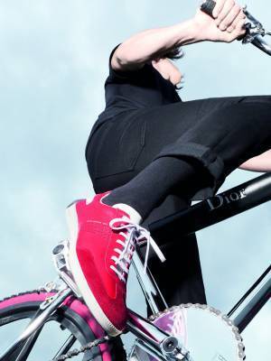 ディオール オム、メゾンを象徴するスニーカー「B01」が装い新たに登場!