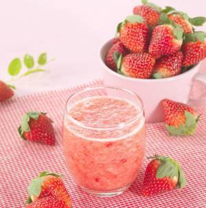 ヨコハマ ストロベリー フェスティバル開催! 赤レンガ倉庫が真っ赤に染まる