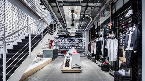 「ナイキ キックス ラウンジ」が日本初オープン！テーラリングやプリントのカスタムも常時可能に