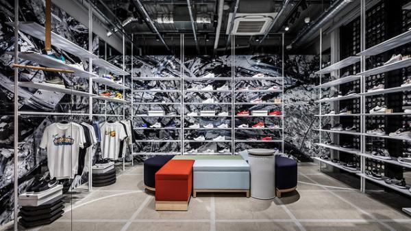 「ナイキ キックス ラウンジ」が日本初オープン！テーラリングやプリントのカスタムも常時可能に