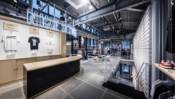 「ナイキ キックス ラウンジ」が日本初オープン！テーラリングやプリントのカスタムも常時可能に