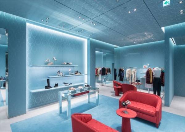 ミュウミュウ神戸店が新オープン！店内はペールブルーへ一新、バレリーナシューズも先行発売