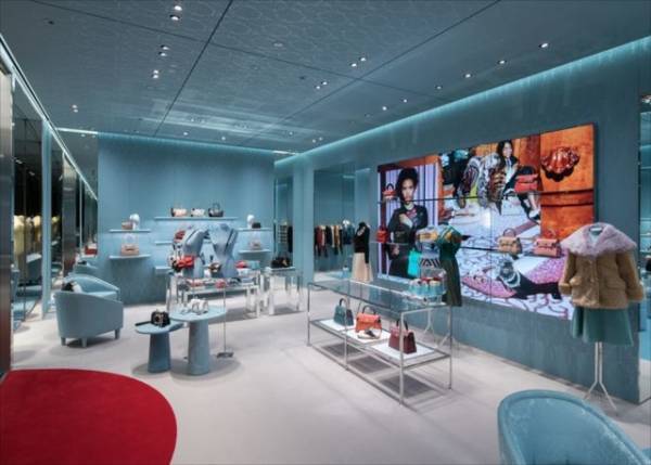 ミュウミュウ神戸店が新オープン！店内はペールブルーへ一新、バレリーナシューズも先行発売