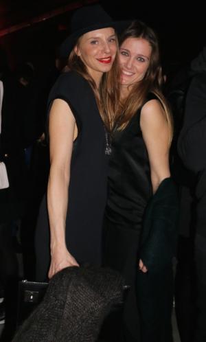 ミラノの熱い夜、マルセロ・バーロンのパーティーに集まったナイトピープルSNAP