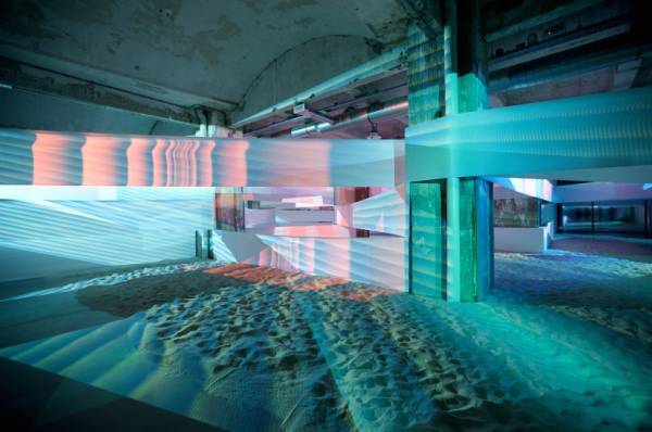 ラファエル・ローゼンダールが世界初個展を青森県の十和田市現代美術館で開催