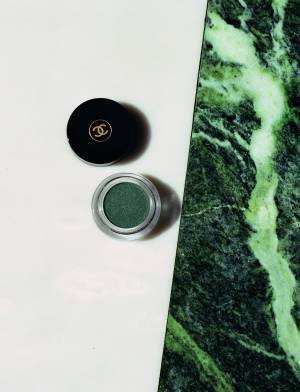 シャネルの新作2018春夏メークアップ コレクションはナポリの色彩を纏う