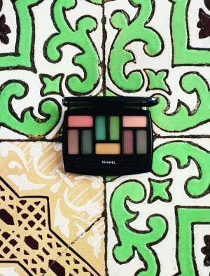 シャネルの新作2018春夏メークアップ コレクションはナポリの色彩を纏う
