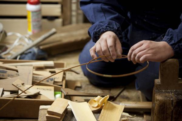 琵琶湖付近で営む職人たちが、暮らしを木・火・土でしつらえる企画展が白金OFSで開催