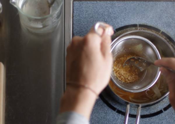 京都・祇園のy gionでLADER×TO SEEの合同ポップアップストア。選び抜かれたキッチンツールや器が並ぶ