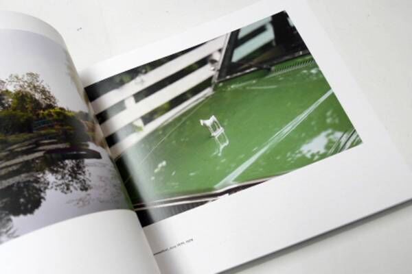 スティーブン・ショア初期の実験的写真を初公開、MoMAの展覧会を機に出版された写真集【ShelfオススメBOOK】