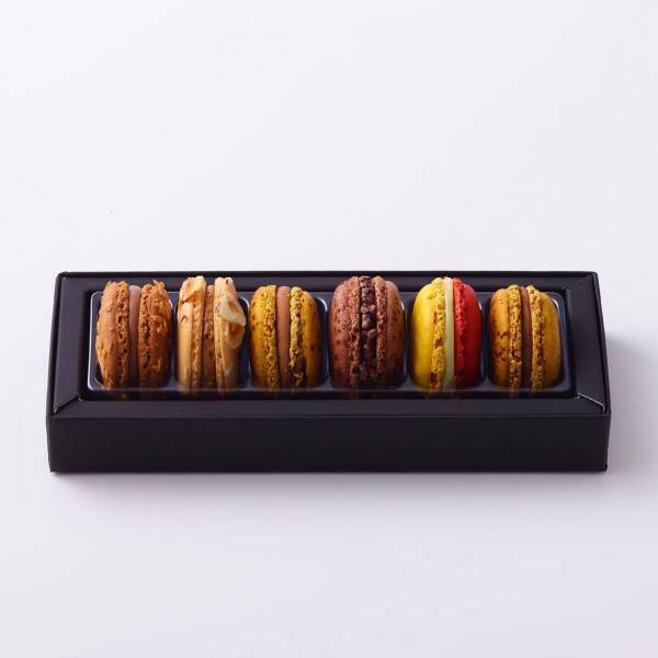 ピエール・エルメ・パリ、2018年バレインタインコレクションはボンボン ショコラやマカロンの詰め合わせ