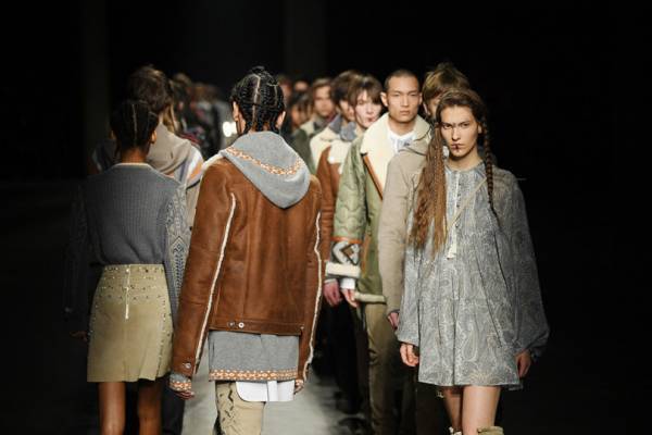 ディーゼル ブラック ゴールドのニュートライブはアンプラグド【2018-19秋冬コレクション】