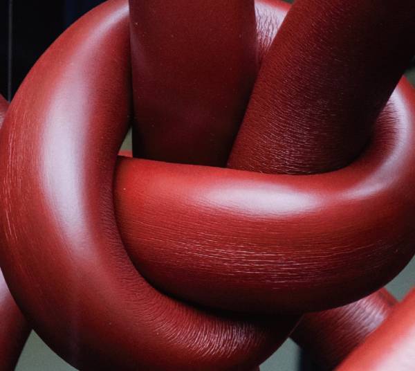 長嶋りかこ「産び（むすび）」旧診療所跡を改装した空間でインスタレーションを発表