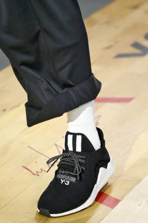 Y-3、アディダスの最新技術を搭載した新作フットウエア2種を発売