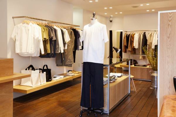 マーガレット・ハウエルなど英国ブランドをベースにセレクトしたシェアハウスショップ「ザ ライブラリー」が誕生