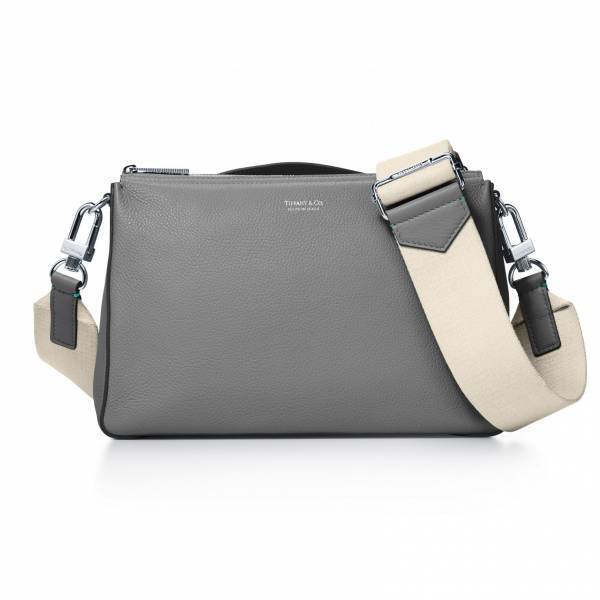 ティファニー、ブランドのアイコンカラー・ティファニーブルーが基調のレザーアイテムを発売