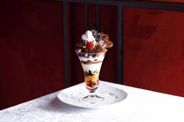 資生堂パーラーのバレンタイン限定パフェ! ヴァローナ社のチョコをシャーベットやアイスで楽しむ