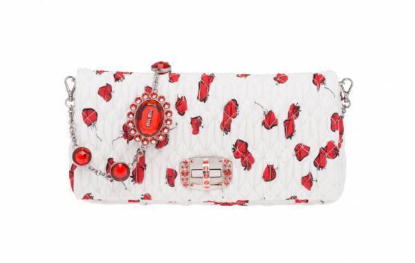 ミュウミュウからストロベリー&ハートプリントのコレクション登場! バレンタインにぴったりなペアチャームも