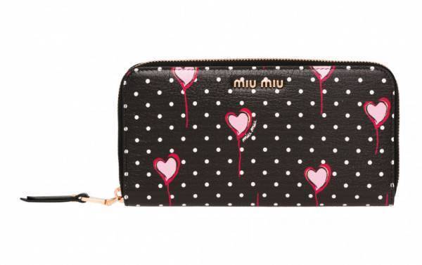 ミュウミュウからストロベリー&ハートプリントのコレクション登場! バレンタインにぴったりなペアチャームも