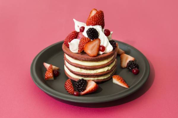 いちご300%増量も! J.S. PANCAKE CAFE、いちご尽くしのスイーツがそろう春フェア開催
