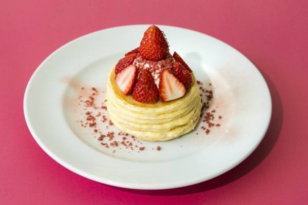 いちご300%増量も! J.S. PANCAKE CAFE、いちご尽くしのスイーツがそろう春フェア開催