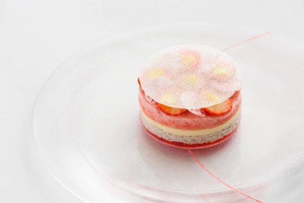 星野リゾート 軽井沢ホテルブレストンコートから「春の便りのデザート」登場