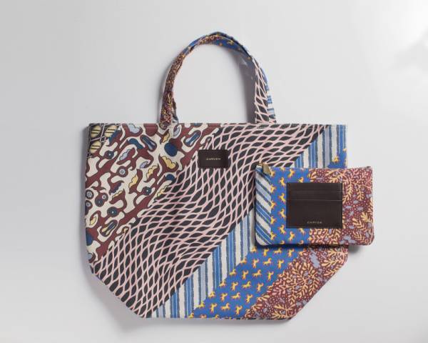 ギンザ シックスの吹き抜けアートが草間彌生から仏アーティストのダニエル・ビュレンへ