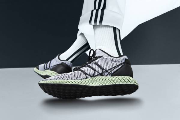 世界200足限定! Y-3、光と酸素を使って作られた高性能ミッドソール搭載シューズを発売