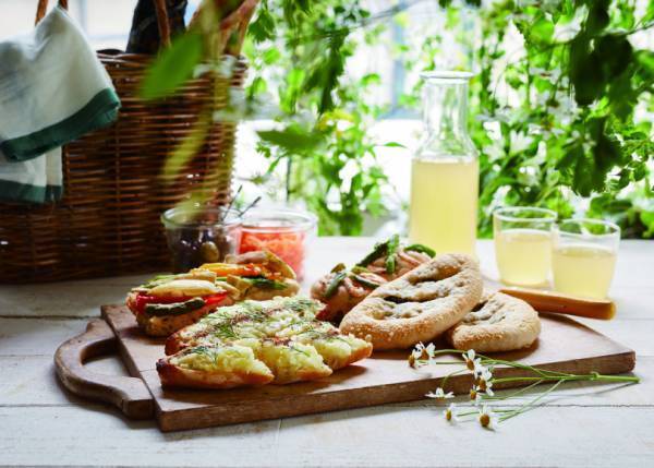 春の限定パン、ブーランジェリー「ブール アンジュ」に登場! 春野菜や桜のパンに、お花見パニエセットも