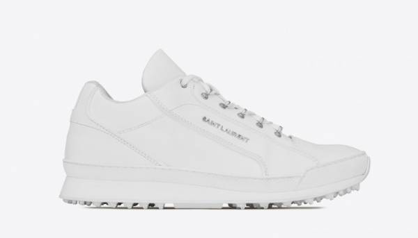 サンローランより、シルバーロゴがポイントの純白スニーカー「JUMP」が登場