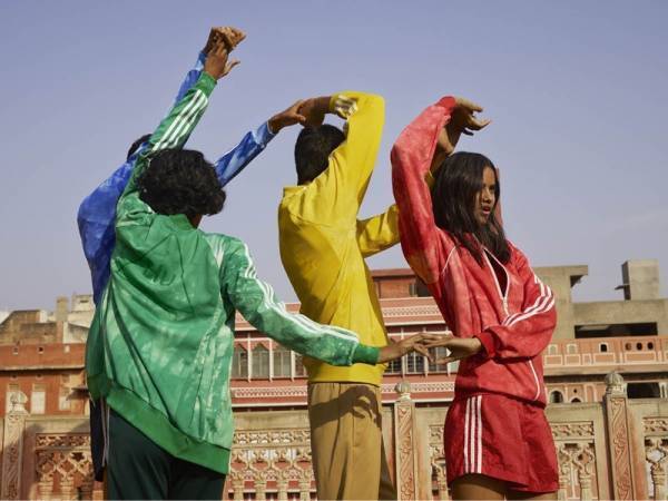 アディダス オリジナルス×ファレル・ウィリアムスの新コレクション、パステル&アディカラーのシューズやウエアを展開