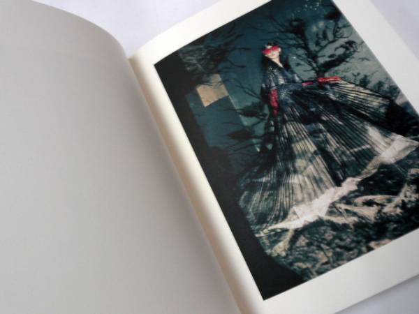 ディオールの信頼厚き写真家パオロ・ロベルシが収めたクチュールクリエーションの書籍が刊行【ShelfオススメBOOK】