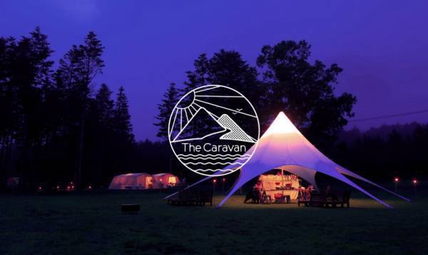移動式アウトドアホテル「ザ・キャラバン」 ! 栃木の石の神殿や富士山麓の大草原をトリップ