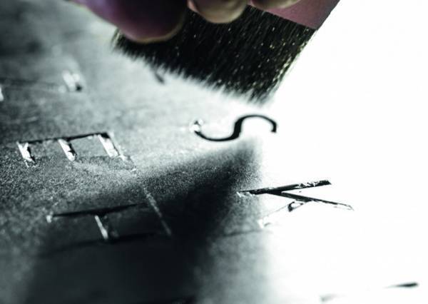 パリジャンに愛されるドイツのモダンアート時計「クロックツー」、ギンザ シックスなど各店で好評展示・販売中