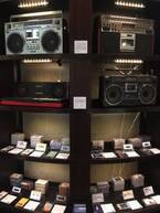 ワタリウム美術館でカセットテープ&ビンテージ・ラジカセのポップアップを開催