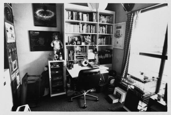 寺山修司没後35年記念企画展、開催! 蔵書1,000冊以上を大公開、シアタープロダクツのコラボ商品も